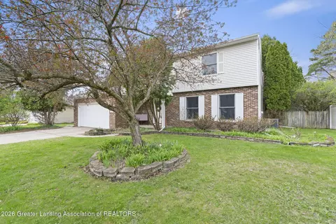 5599 Wood Valley Dr, Haslett, MI 48840