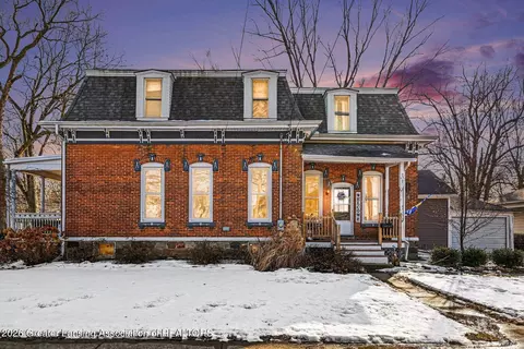 909 N Clinton Ave, Saint Johns, MI 48879