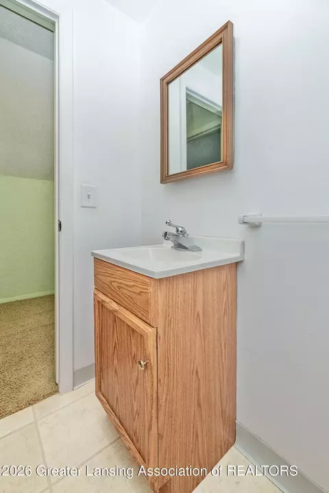 Bath - 3124 E Round Lake Rd, Dewitt, MI 48820 photo 3 of 3