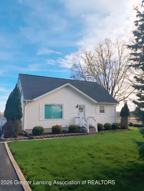 3124 E Round Lake Rd, Dewitt, MI 48820