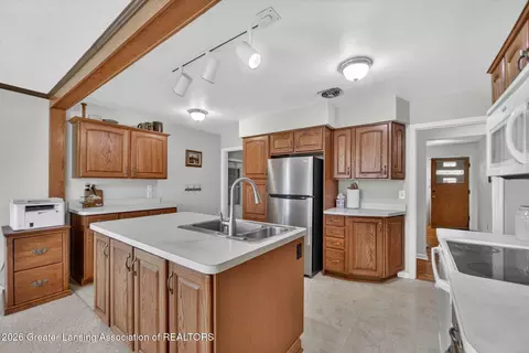 Kitchen - 4322 Devonshire Ave, Lansing, MI 48910 photo 2 of 5