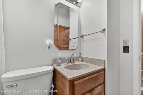 Bath - 4322 Devonshire Ave, Lansing, MI 48910 photo 2 of 3