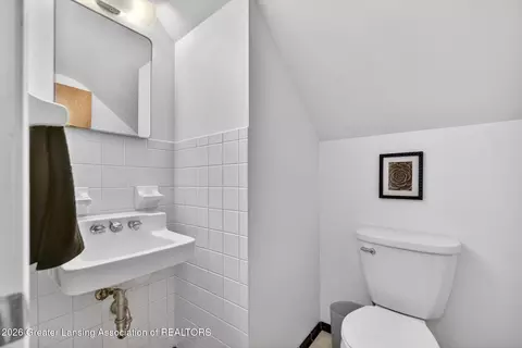 Bath - 4322 Devonshire Ave, Lansing, MI 48910 photo 3 of 3