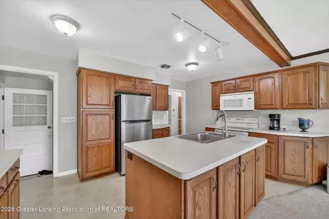 Kitchen - 4322 Devonshire Ave, Lansing, MI 48910 photo 3 of 5
