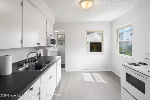 Kitchen - 200 Rita St, Lansing, MI 48910 photo 2 of 4