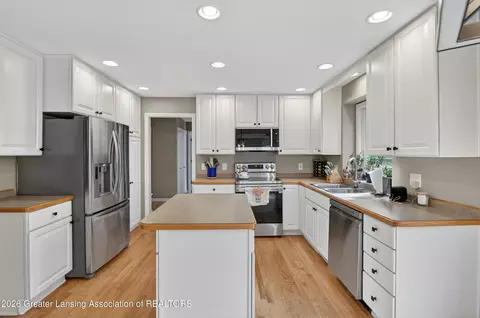 Kitchen - 518 Looking Glass Gln, Dewitt, MI 48820 photo 1 of 3