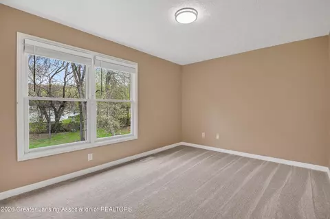Bedroom - 518 Looking Glass Gln, Dewitt, MI 48820 photo 3 of 7