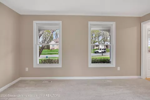 Living - 518 Looking Glass Gln, Dewitt, MI 48820 photo 2 of 7