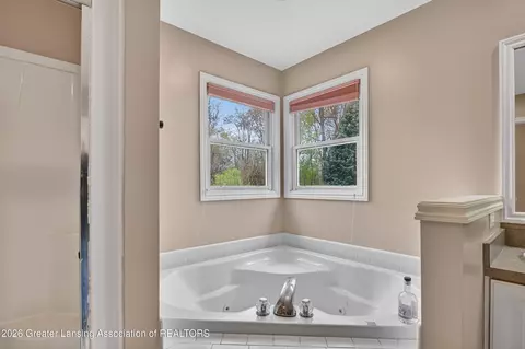 Bath - 518 Looking Glass Gln, Dewitt, MI 48820 photo 2 of 4