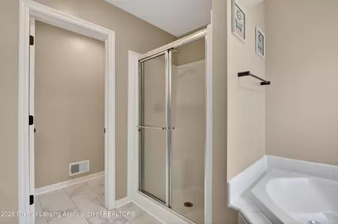 Bath - 518 Looking Glass Gln, Dewitt, MI 48820 photo 3 of 4