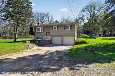 10671 Woodbury Rd, Laingsburg, MI 48848