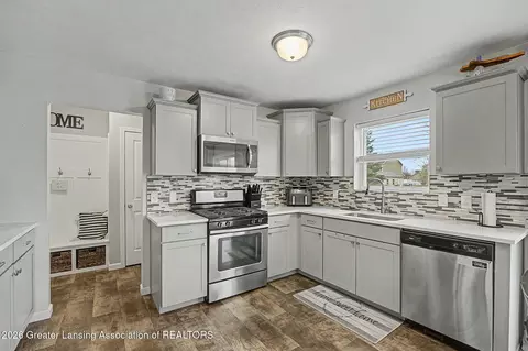 Kitchen - 5633 Bittern Dr, Holt, MI 48842 photo 1 of 3