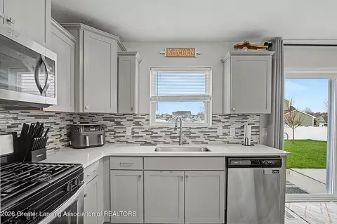 Kitchen - 5633 Bittern Dr, Holt, MI 48842 photo 3 of 3