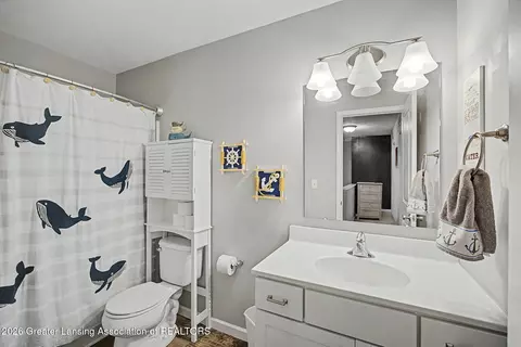 Bath - 5633 Bittern Dr, Holt, MI 48842 photo 3 of 3