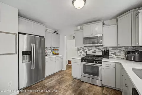Kitchen - 5633 Bittern Dr, Holt, MI 48842 photo 2 of 3