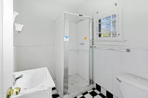 Bath - 516 Smith Ave, Lansing, MI 48910 photo 1 of 3
