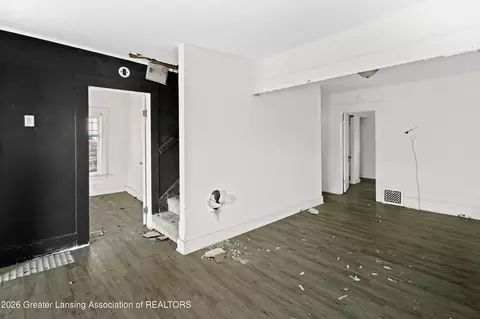 Entry Way - 516 Smith Ave, Lansing, MI 48910 photo 2 of 5