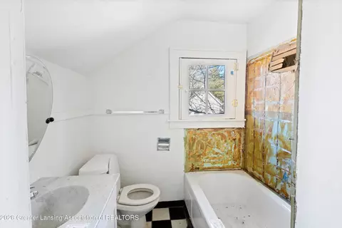 Bath - 516 Smith Ave, Lansing, MI 48910 photo 3 of 3