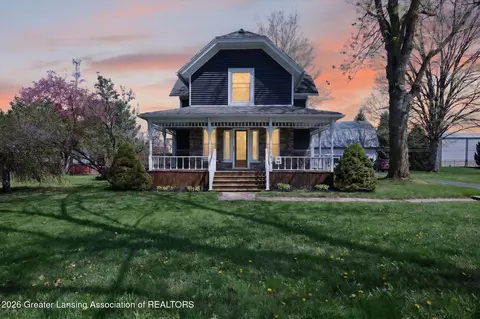 813 S Putnam St, Williamston, MI 48895