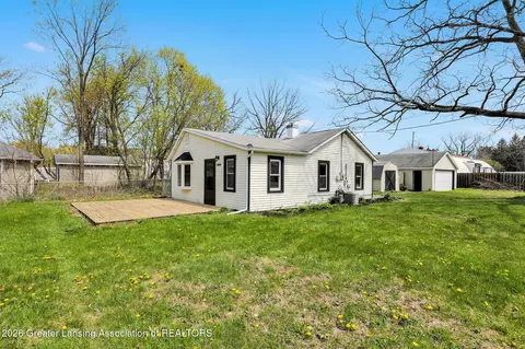 3404 N Larch St, Lansing, MI 48906