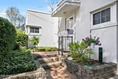 924 Forest St, East Lansing, MI 48823