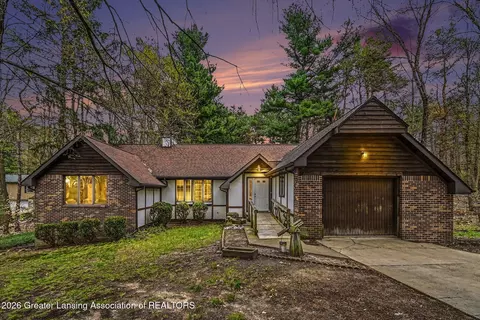 12103 Forest Meadow Dr, Perry, MI 48872