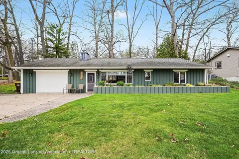 6275 Lake Dr, Haslett, MI 48840