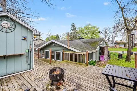 Exterior - 6275 Lake Dr, Haslett, MI 48840 photo 7 of 10
