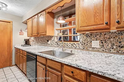Kitchen - 6275 Lake Dr, Haslett, MI 48840 photo 3 of 3