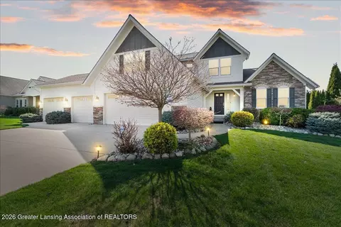 10733 Ireland Dr, Grand Ledge, MI 48837