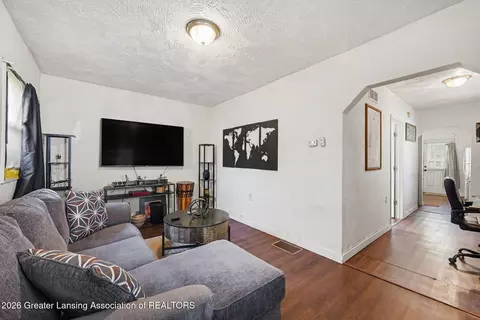 Entry Way - 305 Euclid Ave, Jackson, MI 49203 photo 1 of 3