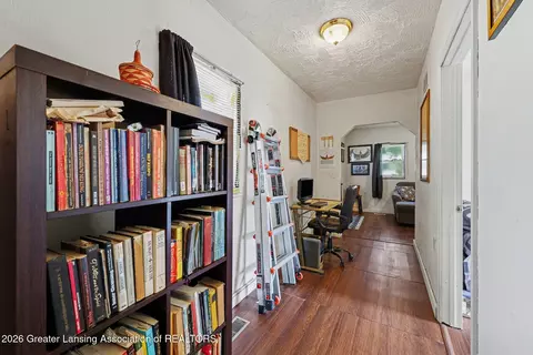 Entry Way - 305 Euclid Ave, Jackson, MI 49203 photo 2 of 3
