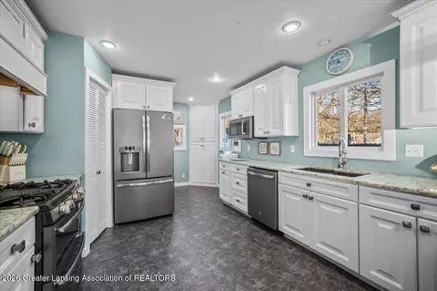Kitchen - 1328 Shepard St, Crystal, MI 48818 photo 3 of 5