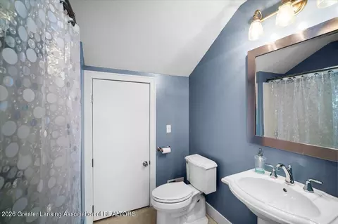 Bath - 1328 Shepard St, Crystal, MI 48818 photo 8 of 9