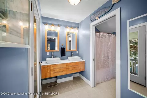 Bath - 1328 Shepard St, Crystal, MI 48818 photo 7 of 9
