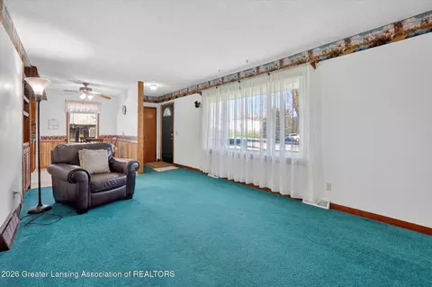Living - 8410 Coleman Rd, Haslett, MI 48840 photo 3 of 6