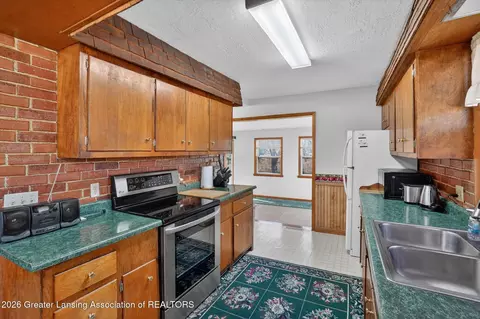 Kitchen - 8410 Coleman Rd, Haslett, MI 48840 photo 2 of 3