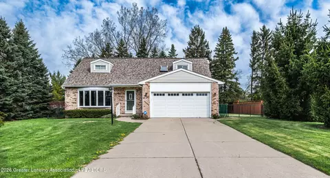 114 Kenway Dr, Lansing, MI 48917