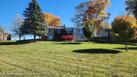 8646 Lake Dr, Springport, MI 49284