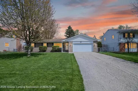 411 Green Meadows Dr, Lansing, MI 48917