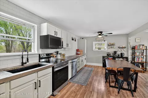 Kitchen - 511 E Tyrrell Rd, Morrice, MI 48857 photo 2 of 2