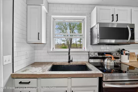 Kitchen - 511 E Tyrrell Rd, Morrice, MI 48857 photo 1 of 2