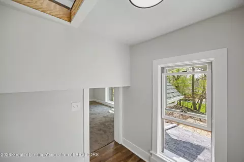 Entry Way - 652 E Jefferson St, Grand Ledge, MI 48837 photo 5 of 6