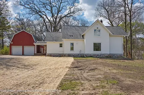 Exterior - 652 E Jefferson St, Grand Ledge, MI 48837 photo 2 of 8