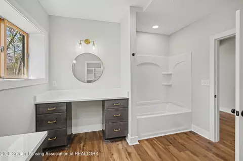Bath - 652 E Jefferson St, Grand Ledge, MI 48837 photo 8 of 8