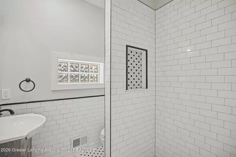 Bath - 652 E Jefferson St, Grand Ledge, MI 48837 photo 2 of 8