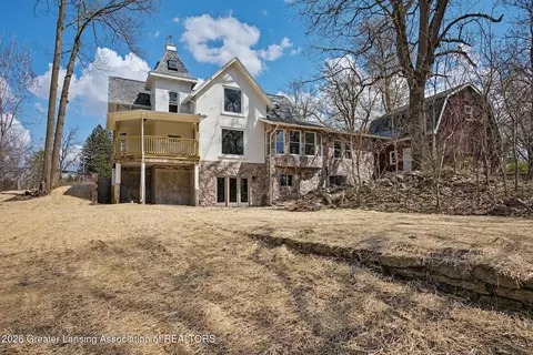 Exterior - 652 E Jefferson St, Grand Ledge, MI 48837 photo 3 of 8