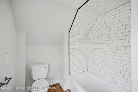 Bath - 652 E Jefferson St, Grand Ledge, MI 48837 photo 6 of 8