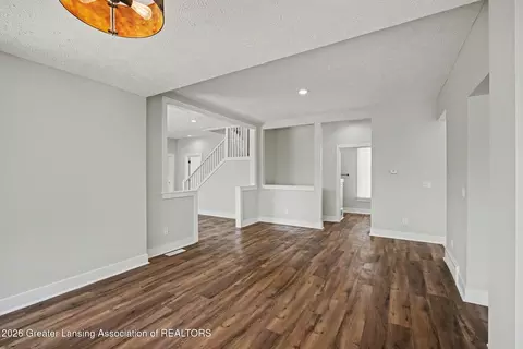 Entry Way - 652 E Jefferson St, Grand Ledge, MI 48837 photo 4 of 6