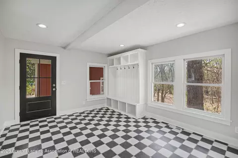 Entry Way - 652 E Jefferson St, Grand Ledge, MI 48837 photo 1 of 6